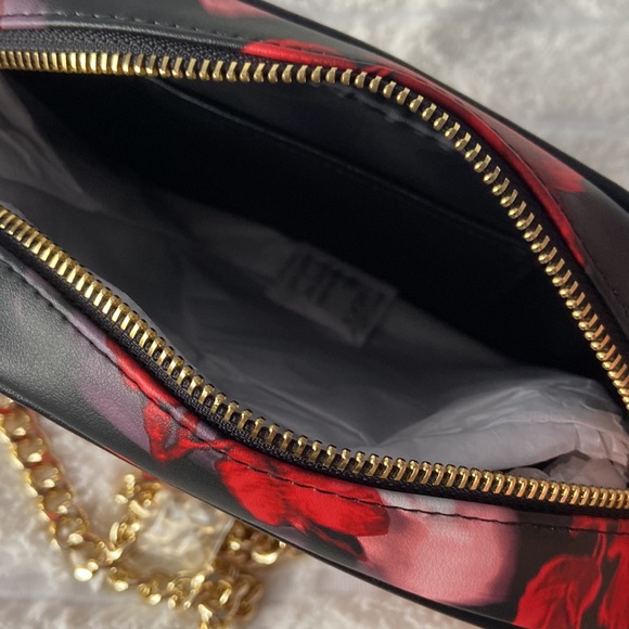 New Victoria’s Secret Floral Crossbody with Chain - Picture 3 of 6